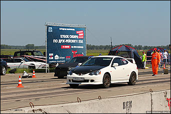 11.06.2016   Рев моторов и адреналин: как гонщики Сибри соревновались на скорость в Алтайском крае