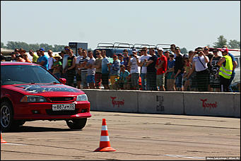 11.06.2016   Рев моторов и адреналин: как гонщики Сибри соревновались на скорость в Алтайском крае
