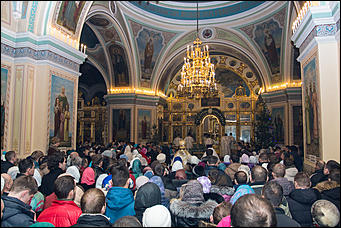 7 январь 2016 г., Барнаул   Архиерейская Божественная литургия прошла в Покровском кафедральном соборе