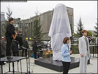    Открытие памятника В. Высоцкому