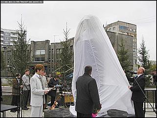    Открытие памятника В. Высоцкому