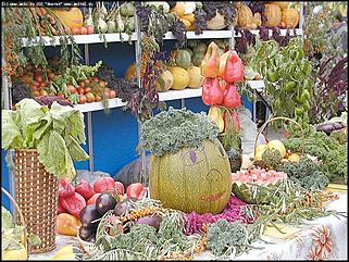    Город празднует