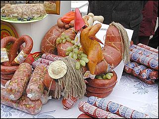    Город празднует