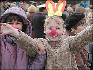    Город празднует