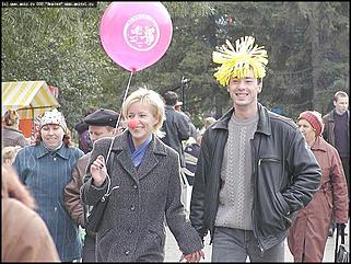    Город празднует