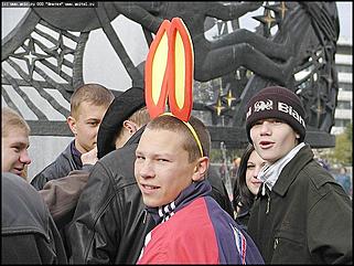    Город празднует