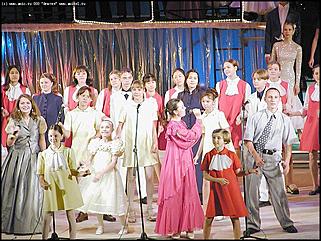    Город празднует