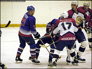    В повторном матче "Мотора" и "Южного Урала" победу одержали гости