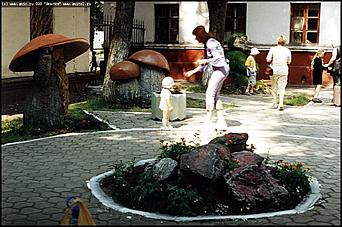    Октябрьскому району 65 лет