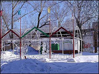    Октябрьскому району 65 лет