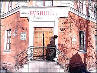    Октябрьскому району 65 лет