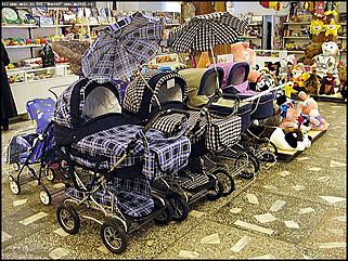    Октябрьскому району 65 лет