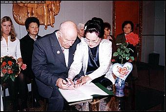    Октябрьскому району 65 лет