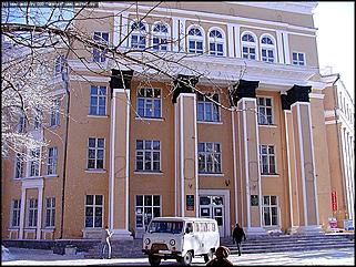    Октябрьскому району 65 лет