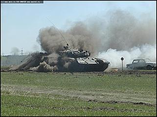    Показательные выступления бронетанковой техники и авиашоу