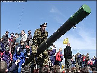    Показательные выступления бронетанковой техники и авиашоу