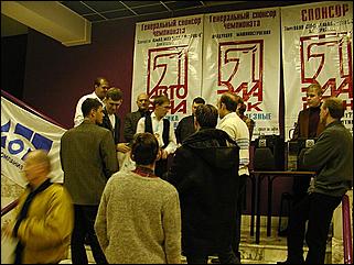    "Федерация бильярдного спорта края проводит командный турнир по американскому пулу между информационными спонсорами федерации."