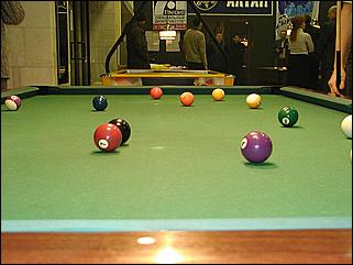    "Федерация бильярдного спорта края проводит командный турнир по американскому пулу между информационными спонсорами федерации."