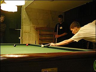    "Федерация бильярдного спорта края проводит командный турнир по американскому пулу между информационными спонсорами федерации."