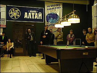    "Федерация бильярдного спорта края проводит командный турнир по американскому пулу между информационными спонсорами федерации."