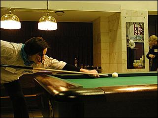    "Федерация бильярдного спорта края проводит командный турнир по американскому пулу между информационными спонсорами федерации."