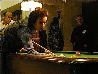    "Федерация бильярдного спорта края проводит командный турнир по американскому пулу между информационными спонсорами федерации."