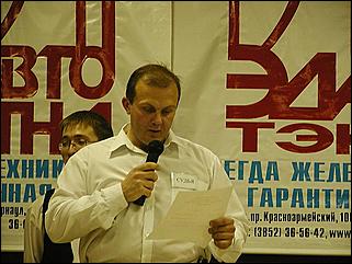    "Федерация бильярдного спорта края проводит командный турнир по американскому пулу между информационными спонсорами федерации."