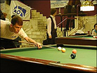    "Федерация бильярдного спорта края проводит командный турнир по американскому пулу между информационными спонсорами федерации."