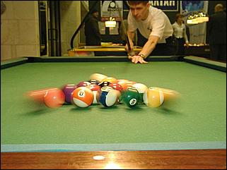    "Федерация бильярдного спорта края проводит командный турнир по американскому пулу между информационными спонсорами федерации."