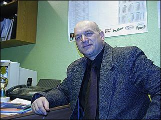    "Федерация бильярдного спорта края проводит командный турнир по американскому пулу между информационными спонсорами федерации."