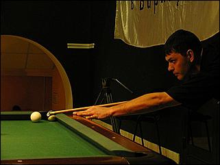    "Федерация бильярдного спорта края проводит командный турнир по американскому пулу между информационными спонсорами федерации."