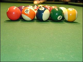    "Федерация бильярдного спорта края проводит командный турнир по американскому пулу между информационными спонсорами федерации."