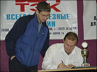    "Федерация бильярдного спорта края проводит командный турнир по американскому пулу между информационными спонсорами федерации."