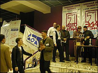    "Федерация бильярдного спорта края проводит командный турнир по американскому пулу между информационными спонсорами федерации."