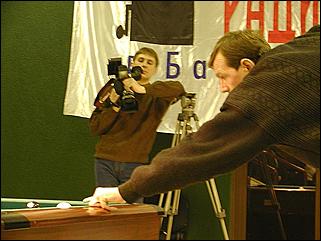    "Федерация бильярдного спорта края проводит командный турнир по американскому пулу между информационными спонсорами федерации."