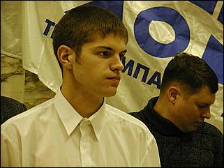    "Федерация бильярдного спорта края проводит командный турнир по американскому пулу между информационными спонсорами федерации."