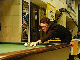    "Федерация бильярдного спорта края проводит командный турнир по американскому пулу между информационными спонсорами федерации."