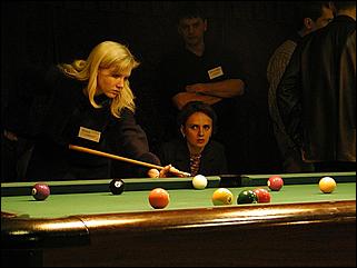    "Федерация бильярдного спорта края проводит командный турнир по американскому пулу между информационными спонсорами федерации."