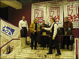    "Федерация бильярдного спорта края проводит командный турнир по американскому пулу между информационными спонсорами федерации."