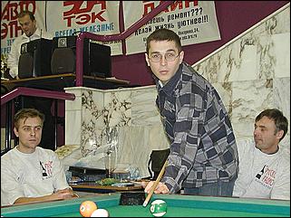    "Федерация бильярдного спорта края проводит командный турнир по американскому пулу между информационными спонсорами федерации."