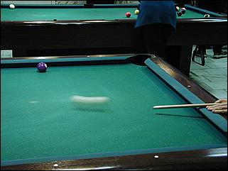    "Федерация бильярдного спорта края проводит командный турнир по американскому пулу между информационными спонсорами федерации."