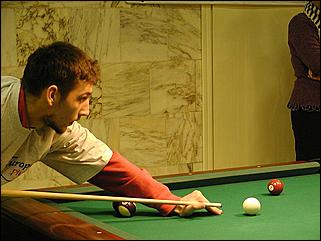    "Федерация бильярдного спорта края проводит командный турнир по американскому пулу между информационными спонсорами федерации."