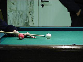    "Федерация бильярдного спорта края проводит командный турнир по американскому пулу между информационными спонсорами федерации."