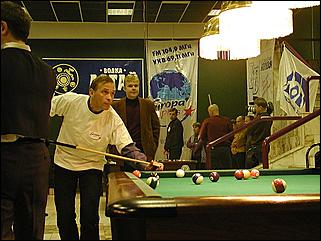    "Федерация бильярдного спорта края проводит командный турнир по американскому пулу между информационными спонсорами федерации."