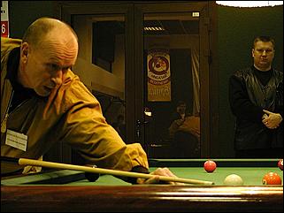    "Федерация бильярдного спорта края проводит командный турнир по американскому пулу между информационными спонсорами федерации."