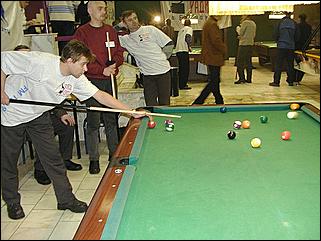    "Федерация бильярдного спорта края проводит командный турнир по американскому пулу между информационными спонсорами федерации."