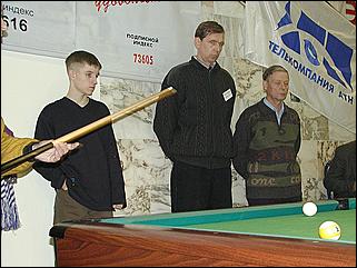    "Федерация бильярдного спорта края проводит командный турнир по американскому пулу между информационными спонсорами федерации."