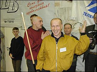    "Федерация бильярдного спорта края проводит командный турнир по американскому пулу между информационными спонсорами федерации."