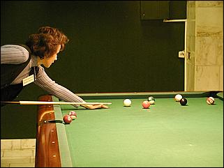    "Федерация бильярдного спорта края проводит командный турнир по американскому пулу между информационными спонсорами федерации."