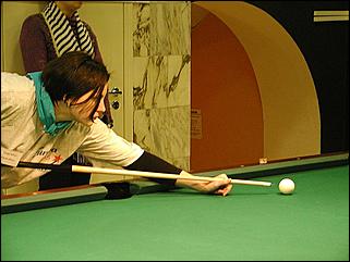    "Федерация бильярдного спорта края проводит командный турнир по американскому пулу между информационными спонсорами федерации."